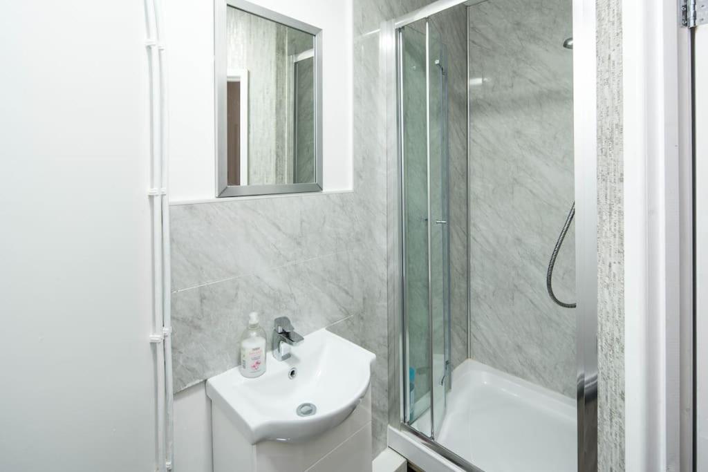 Spacious Studio For Up To 4! Sofa Bed Λονδίνο Εξωτερικό φωτογραφία